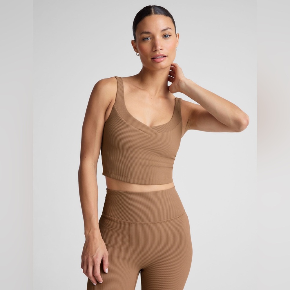 Beyond Yoga Impulse Ribbed Cropped Tank Desert Sand Beige Size Large